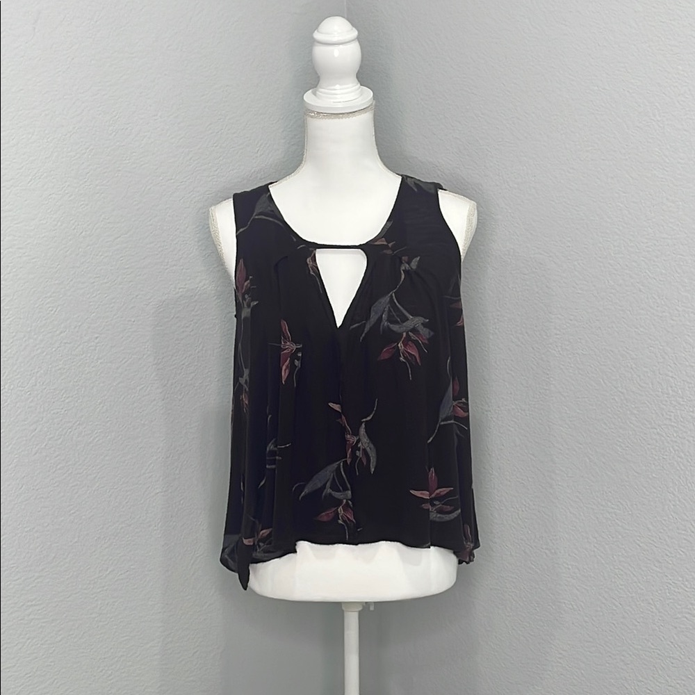 Maroon and Pink Cutout Neckline Sleeveless Tank Top